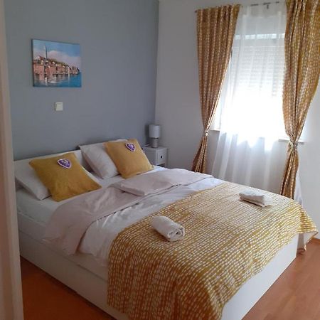 Lola apartmani Rovigno Esterno foto