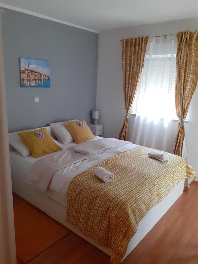 Lola apartmani Rovigno Esterno foto